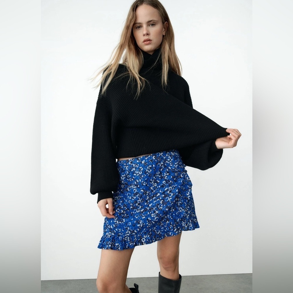 Zara Blue and White Floral Pattern Skirt Size M